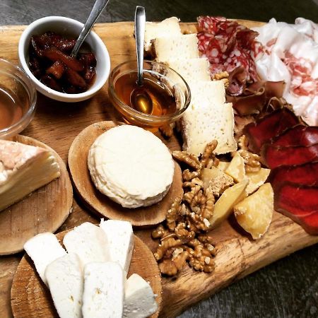 Agriturismo Di Charme E Ristorante Stallato Il Filo Di Paglia Carro Dış mekan fotoğraf