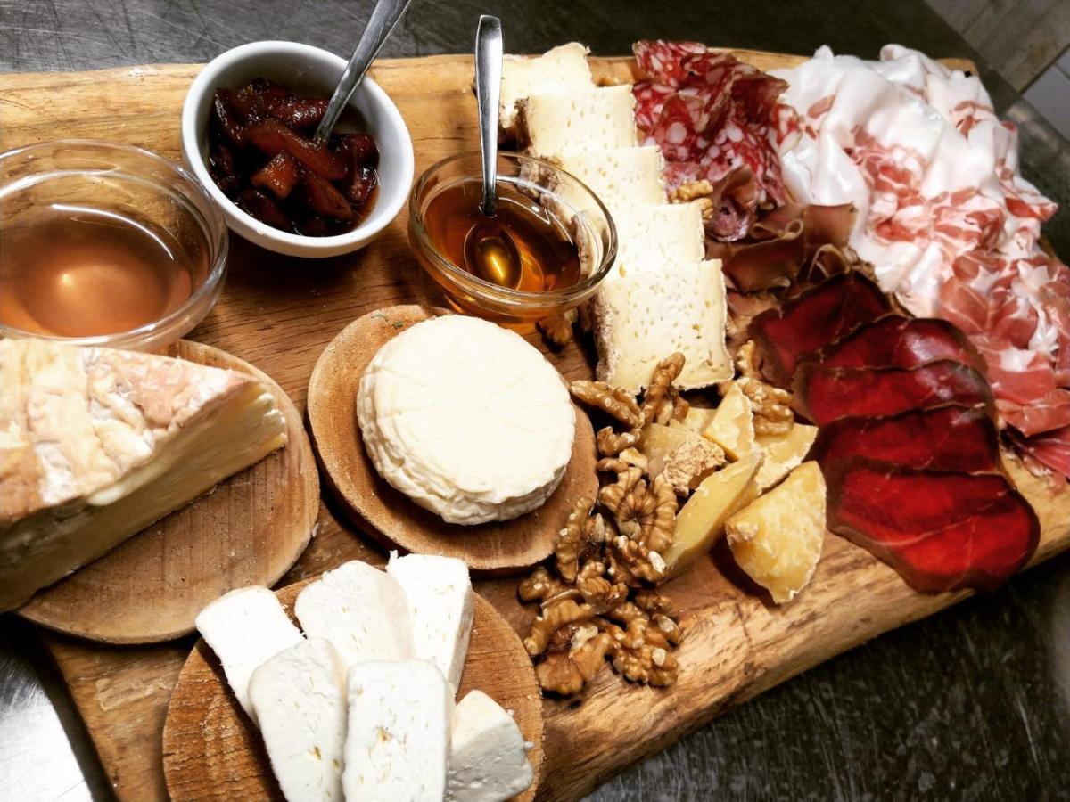 Agriturismo Di Charme E Ristorante Stallato Il Filo Di Paglia Carro Dış mekan fotoğraf