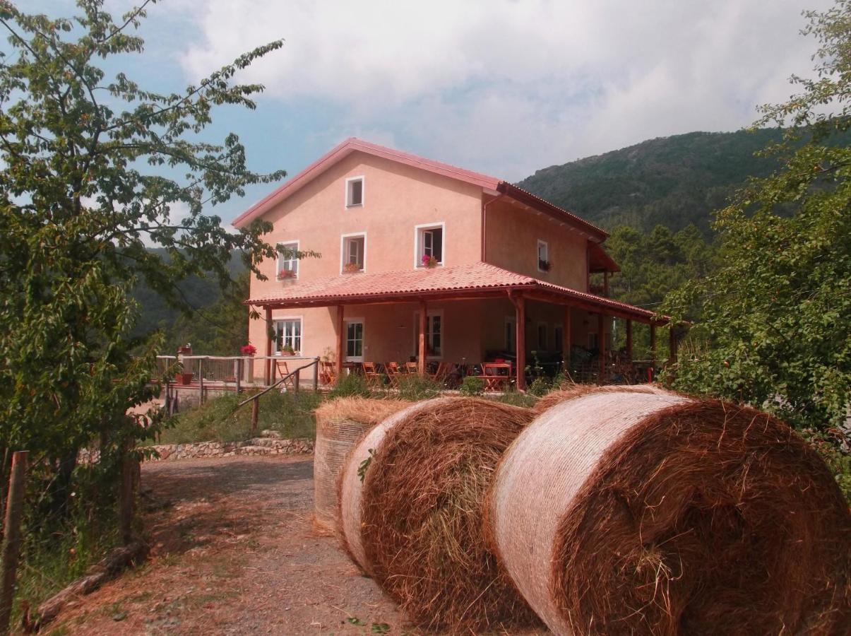 Agriturismo Di Charme E Ristorante Stallato Il Filo Di Paglia Carro Dış mekan fotoğraf