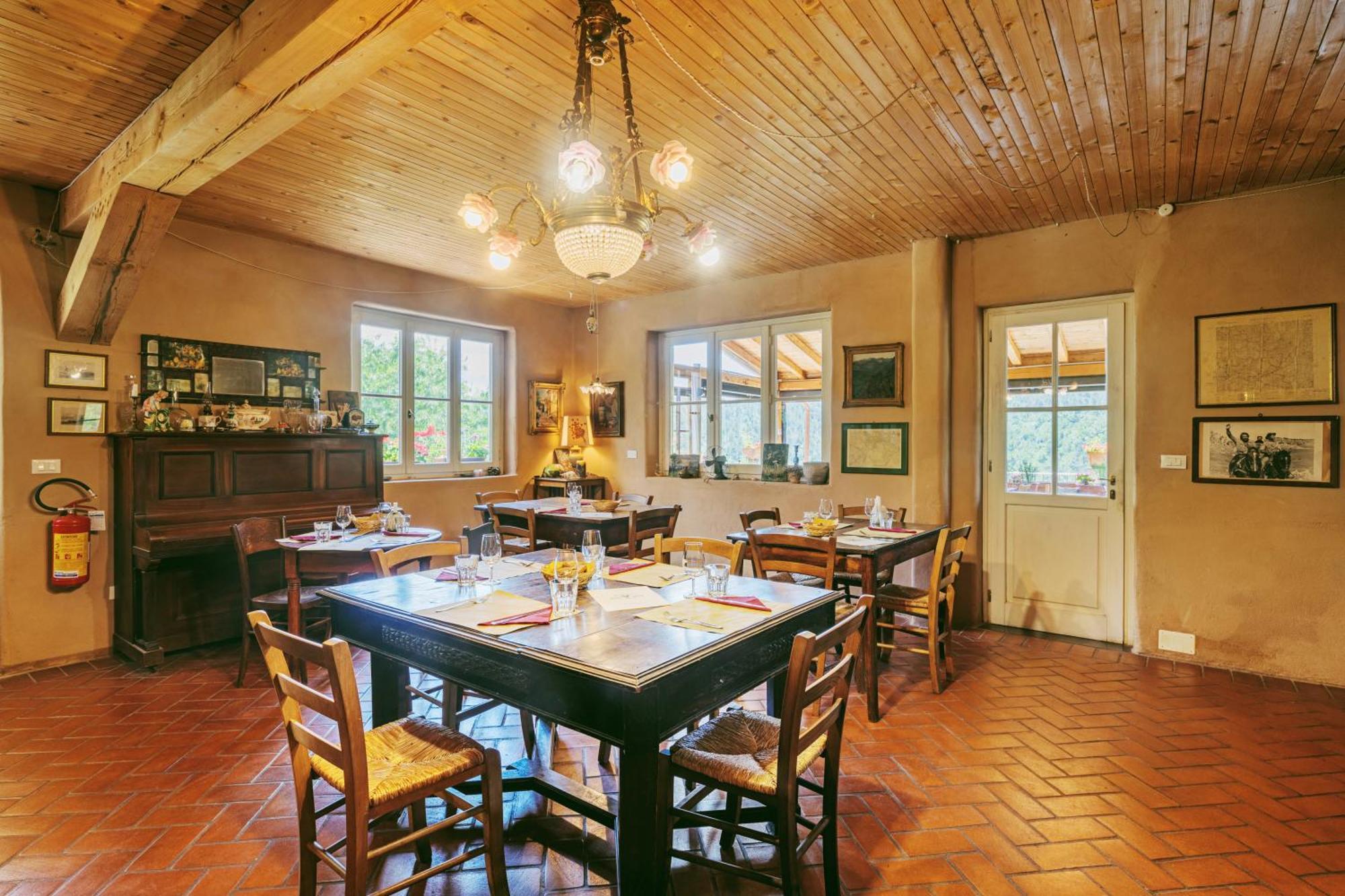 Agriturismo Di Charme E Ristorante Stallato Il Filo Di Paglia Carro Dış mekan fotoğraf