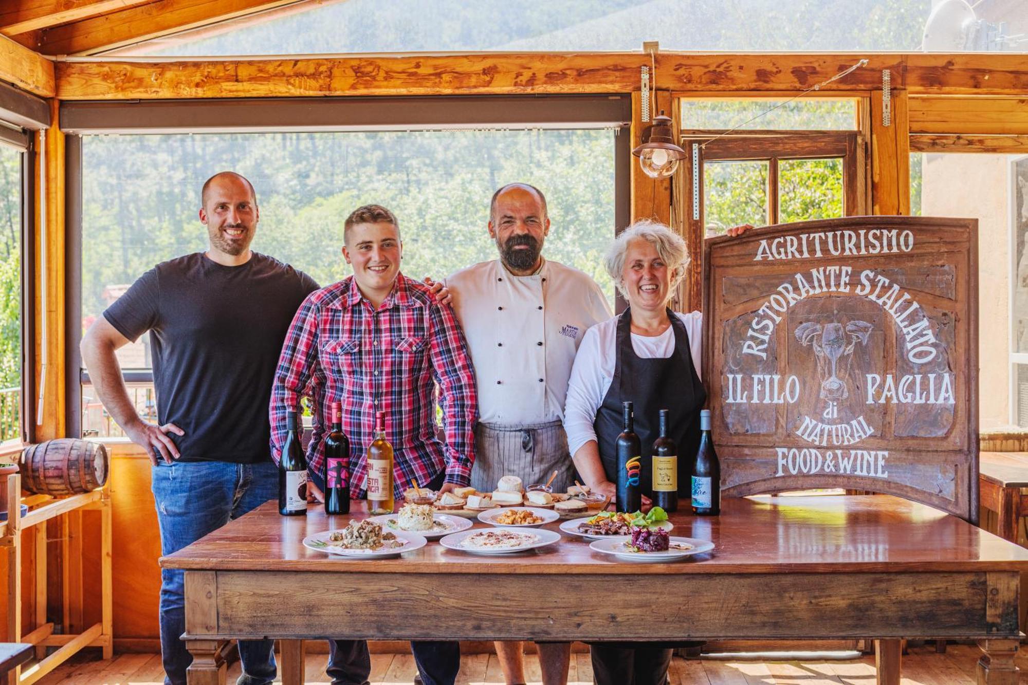 Agriturismo Di Charme E Ristorante Stallato Il Filo Di Paglia Carro Dış mekan fotoğraf